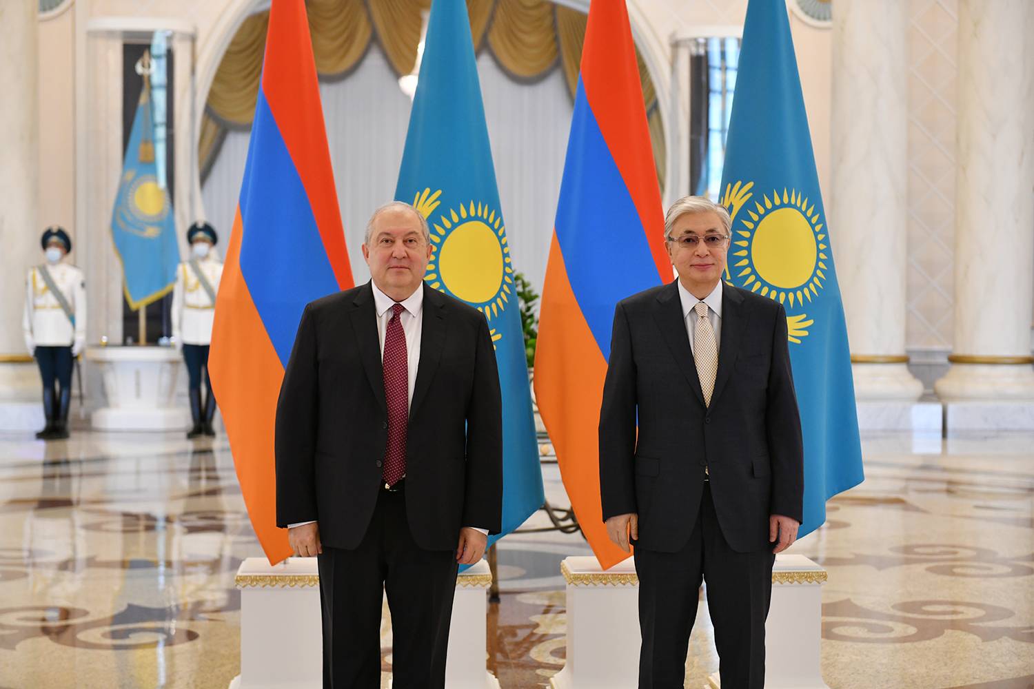 Ամբողջ ալբոմ