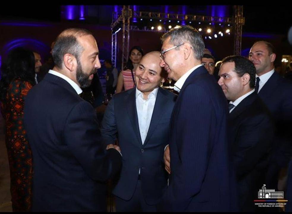 Ամբողջ ալբոմ