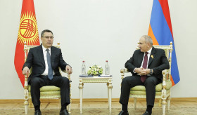 Հայաստանն ու Ղրղզստանը նոր էջ կբացեն երկկողմ հարաբերություններում․ պաշտոնական այցի շրջանակում կայացել է ՀՀ վարչապետ Նիկոլ Փաշինյանի և ՂՀ նախագահ Սադիր ժապարովի հանդիպումը