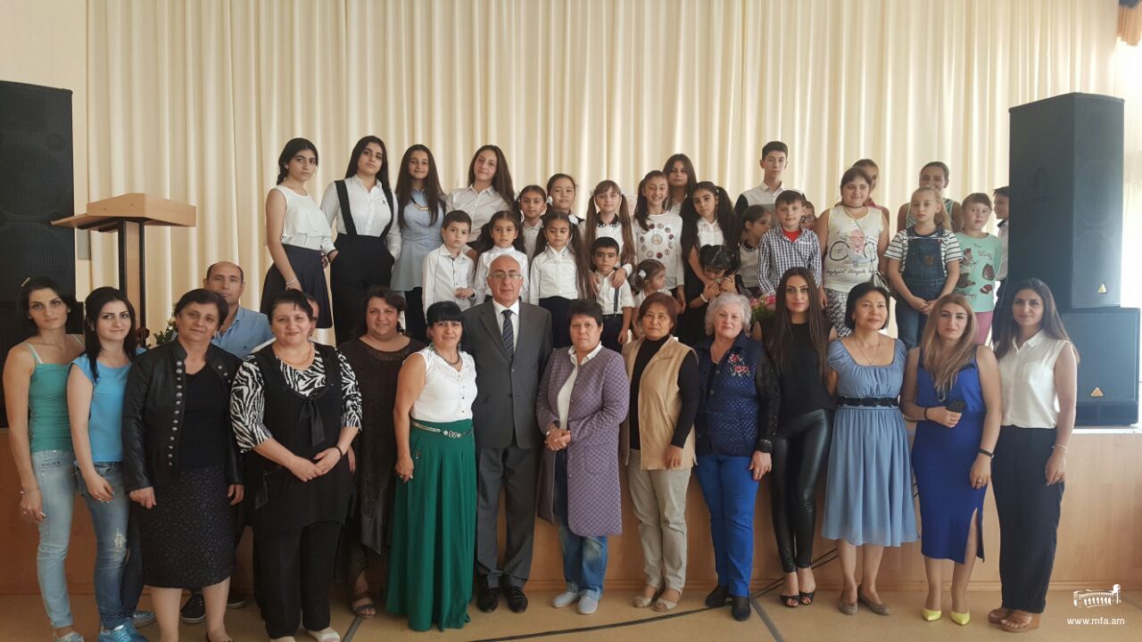Դեսպան Արա Սահակյանը Աստանայի հայկական կիրակնօրյա դպրոցում
