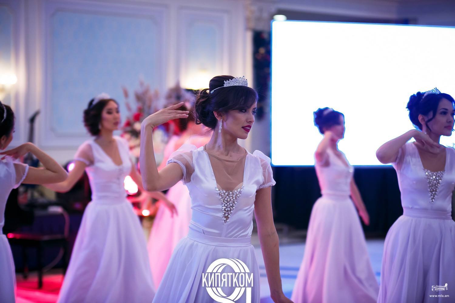 Ամբողջ ալբոմ