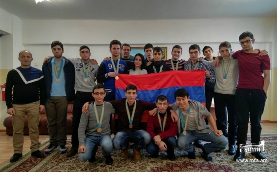 ՀԱՅ ԴՊՐՈՑԱԿԱՆՆԵՐՆ ԱՉՔԻ ԸՆԿԱՆ ՄԱԹԵՄԱՏԻԿԱՅԻ, ՖԻԶԻԿԱՅԻ ԵՎ ԻՆՖՈՐՄԱՏԻԿԱՅԻ ԳԾՈՎ ՄԻՋԱԶԳԱՅԻՆ ՕԼԻՄՊԻԱԴԱՅՈՒՄ 