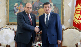 Դեսպան Ղալաչյանն իր հավատարմագրերը հանձնեց Ղրղզստանի նախագահին