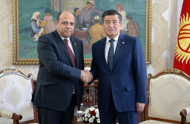 Դեսպան Ղալաչյանն իր հավատարմագրերը հանձնեց Ղրղզստանի նախագահին