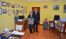 Ղազախստանում ՀՀ դեսպան Գագիկ Ղալաչյանի հանդիպումը ՂՀ ազգային ակադեմիական գրադարանի ղեկավար Ումիտխան Մունալբաևայի հետ
