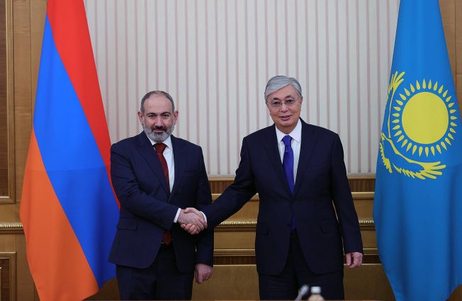 Prime Minister Pashinyan meets with Kassym-Jomart Tokayev in Nur-Sultan