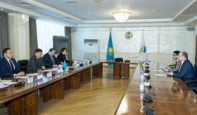 Հայաստանի դեսպանի հանդիպումը Ղազախստանի երկաթուղու ղեկավարի հետ